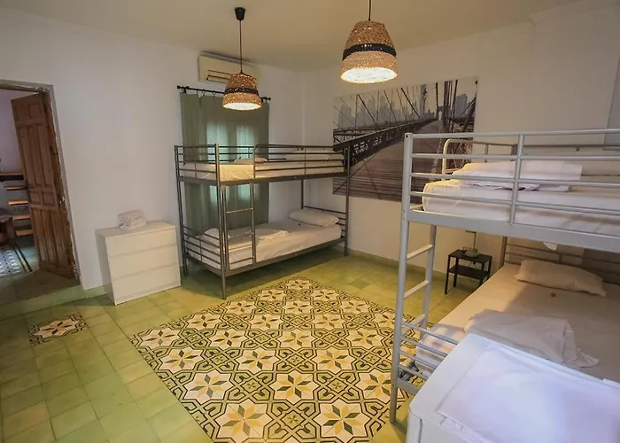 Barbatuke - Art & Hostel * Малага